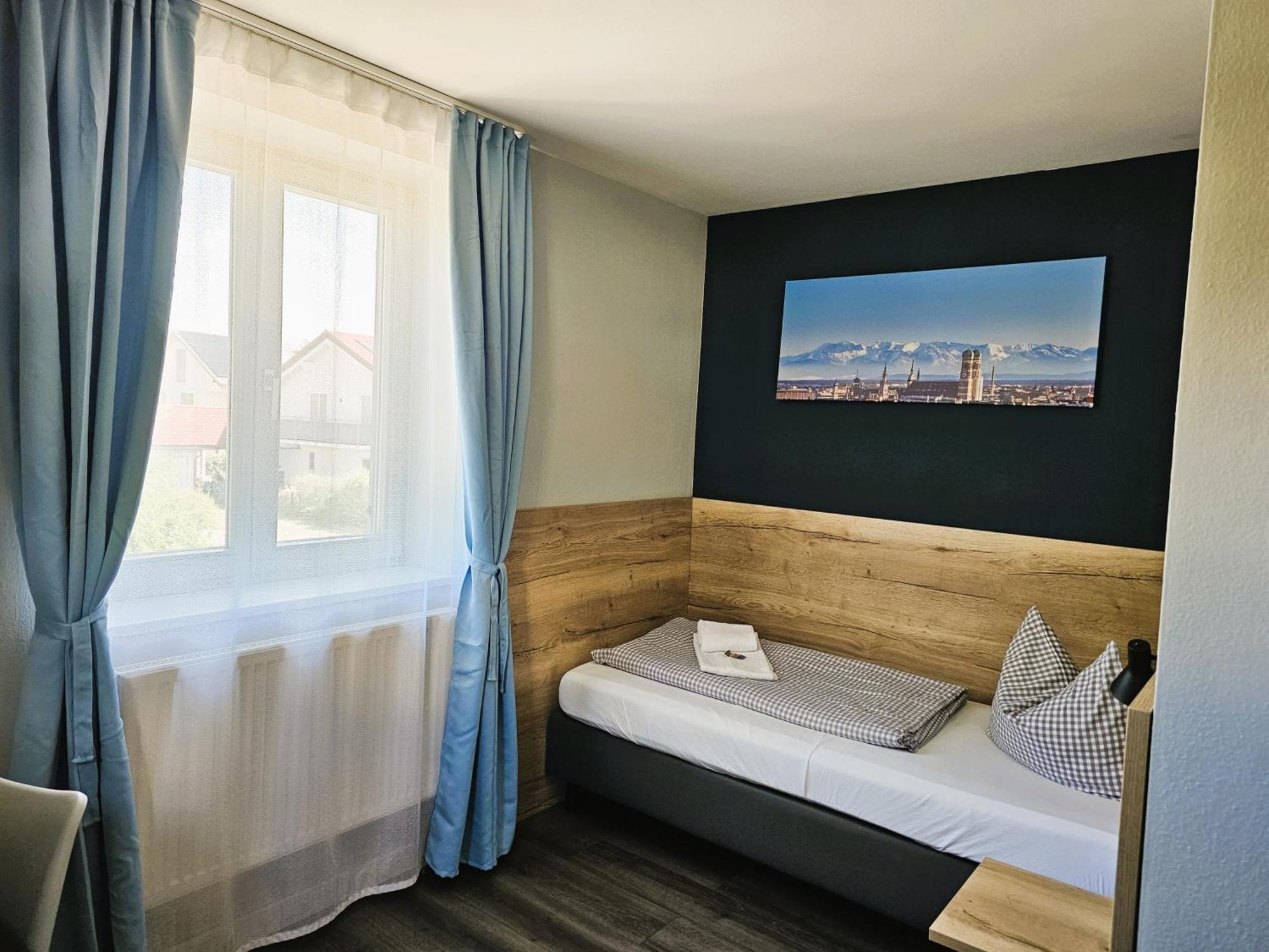 Novitel Pension Pliening - Muenchen Messe Exterior foto