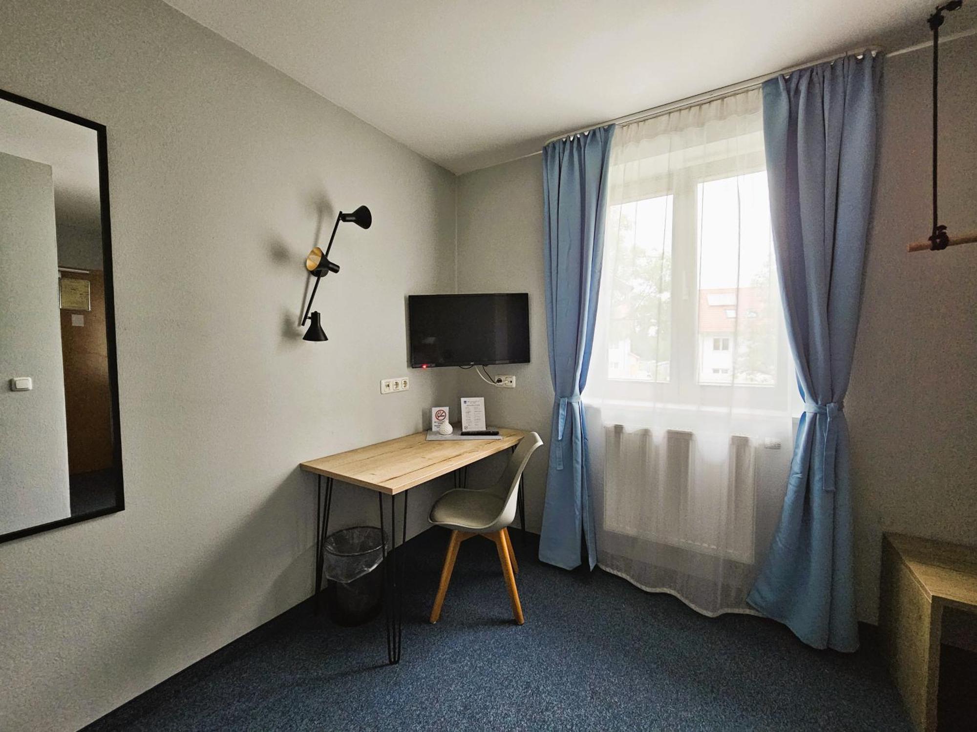 Novitel Pension Pliening - Muenchen Messe Exterior foto